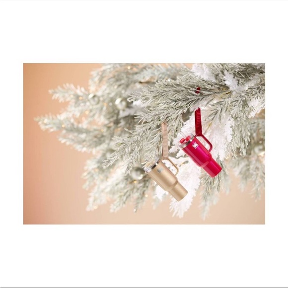 NIB Pair of Limited Edition e.l.f. x Stanley Water Bottle Keychain Ornaments - Picture 7 of 9